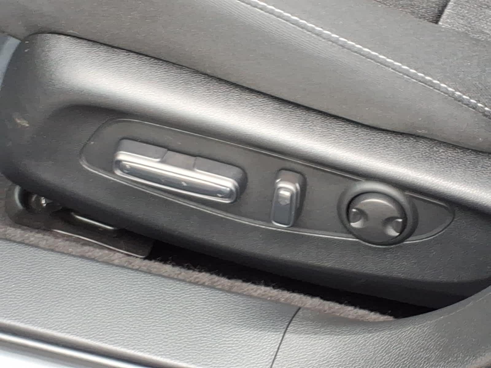 Certified Used 2025 Urban Gray Pearl Honda SE image 11