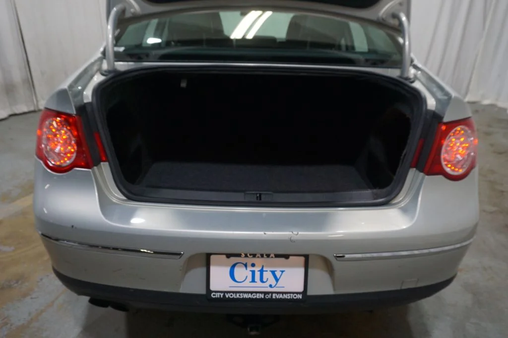 Used 2010 Silver Volkswagen Komfort image 25
