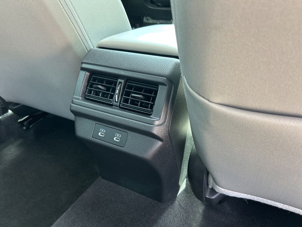 Used 2025  Honda SE image 44