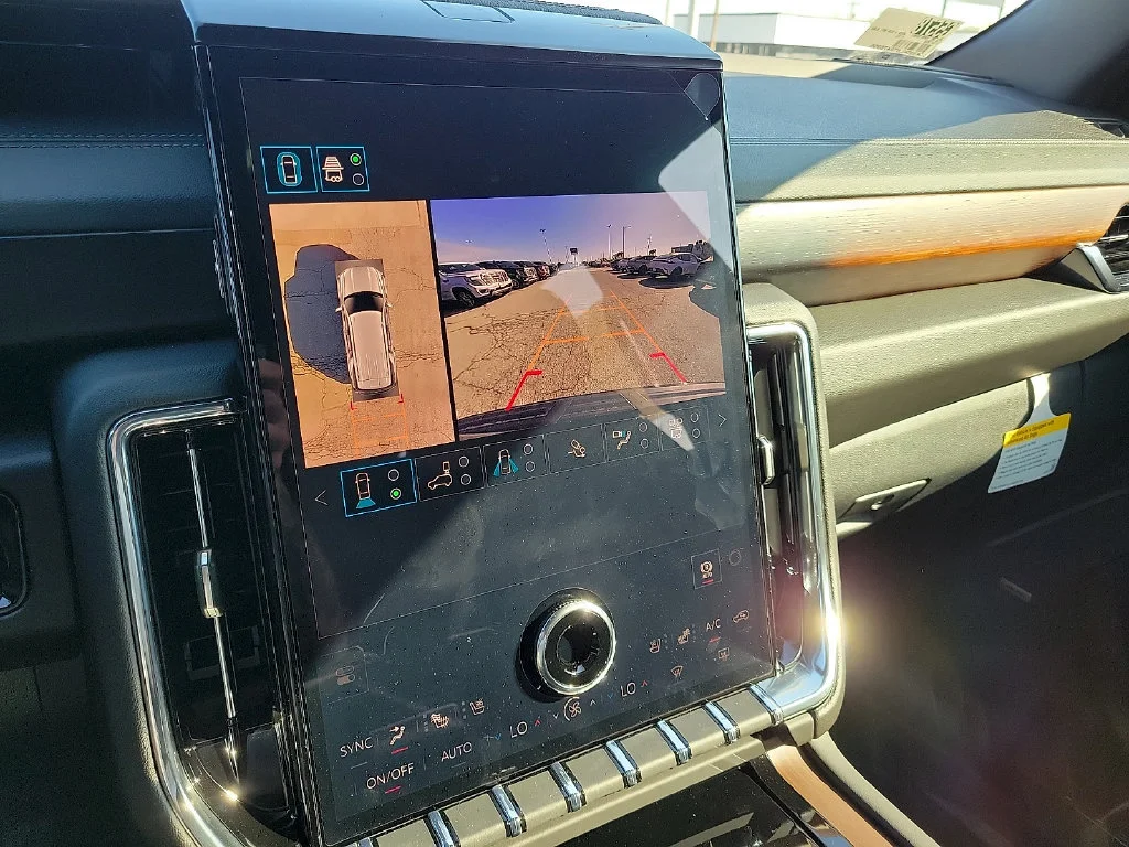 2026 GMC Yukon Denali - Photo 21