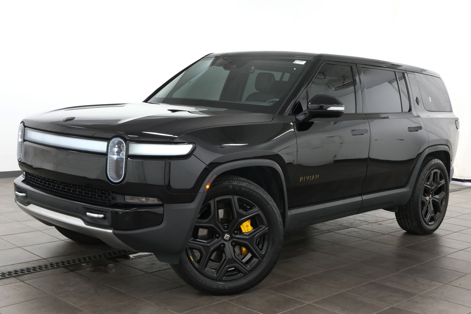 Used 2023 Midnight Rivian Adventure image 1