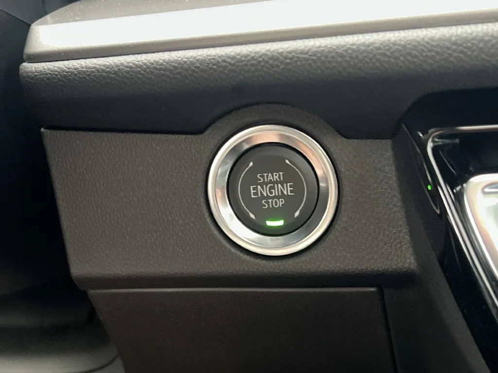 New 2027 Mosaic Black Metallic Chevrolet LT image 23