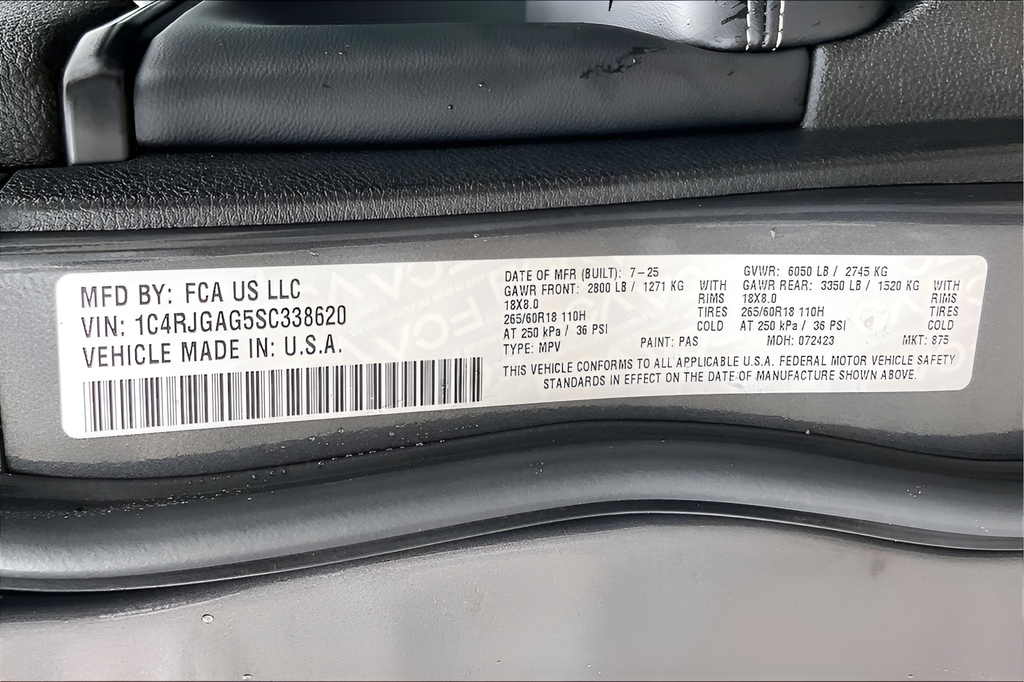 Used 2025 SELECT Jeep Laredo X image 16