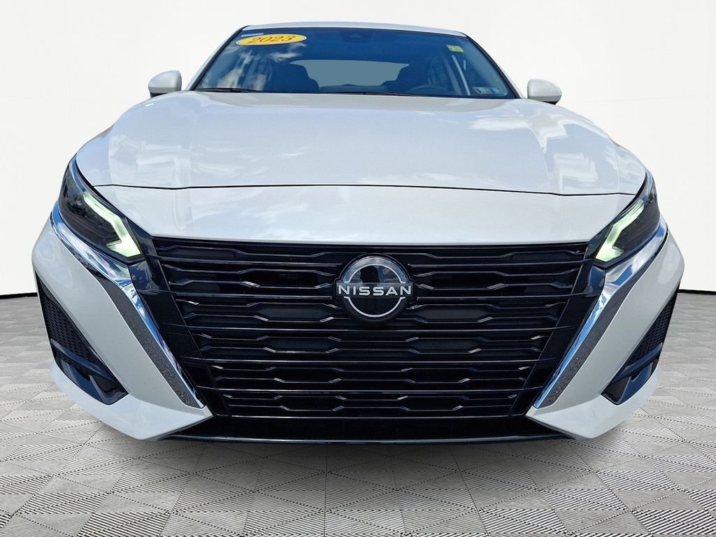 Used 2023 White Nissan 2.5 SV image 2