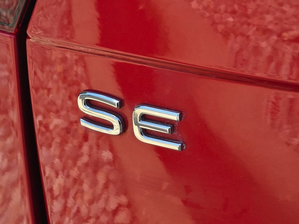 Used 2022 Red Volkswagen 2.0T SE image 17