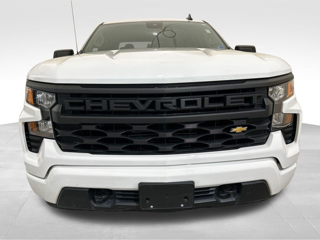 Used 2024 White Chevrolet Custom image 10
