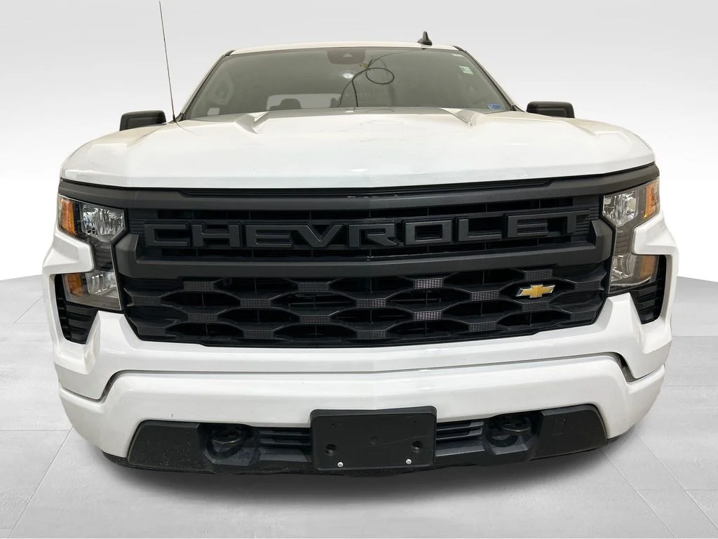 Used 2024 White Chevrolet Custom image 10