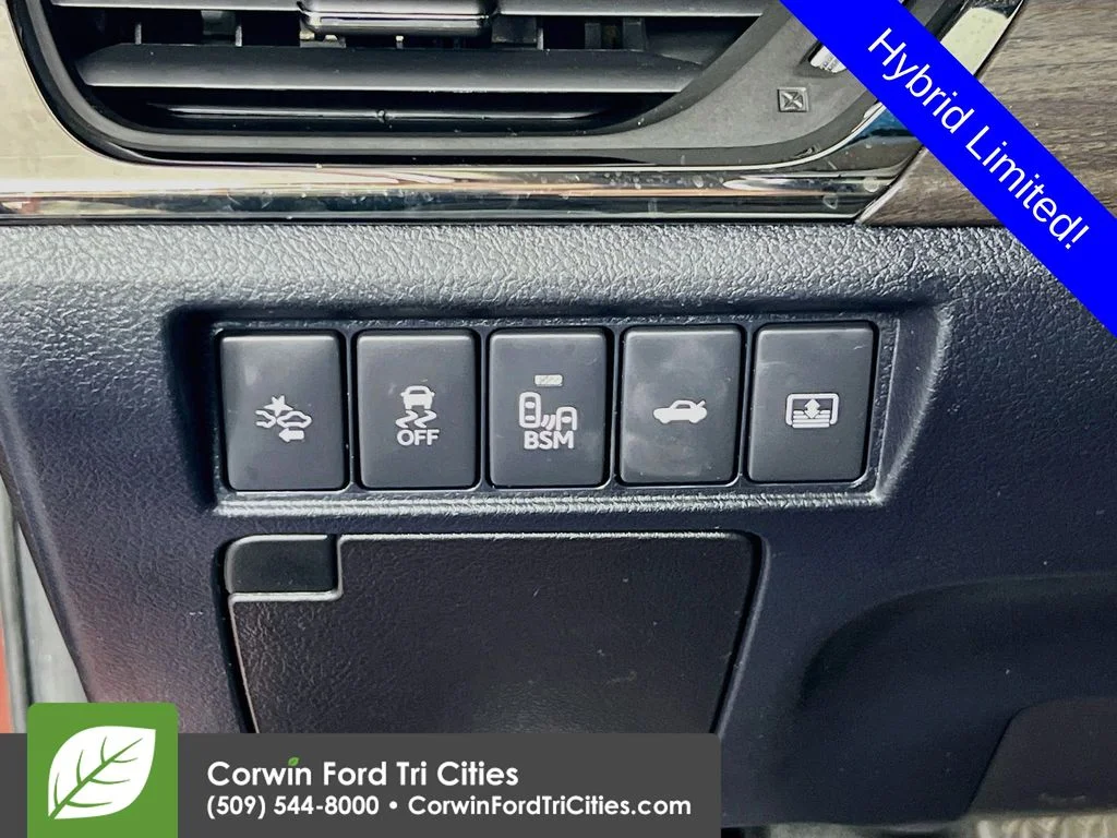 Used 2017 Red Toyota Limited image 19