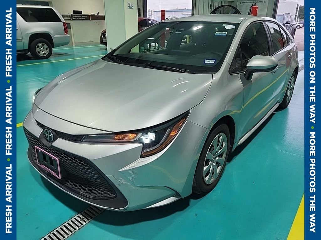 Used 2022 Silver Toyota LE image 5