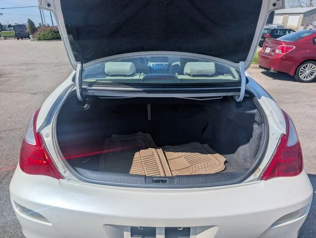 Used 2008 White Toyota  image 16