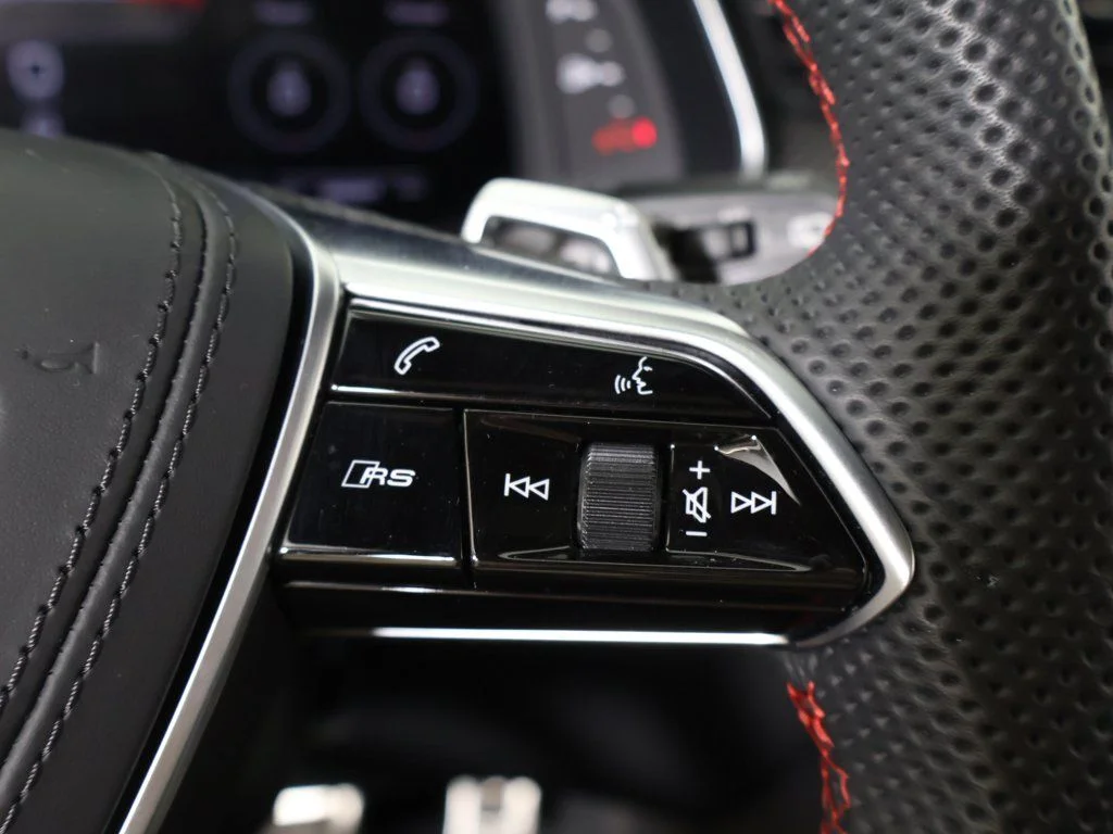 Used 2025 Mythos Black Metallic Audi 4.0T image 47