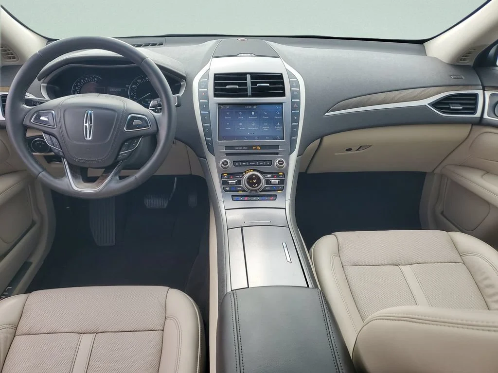 Used 2020 Blue Lincoln Reserve image 11