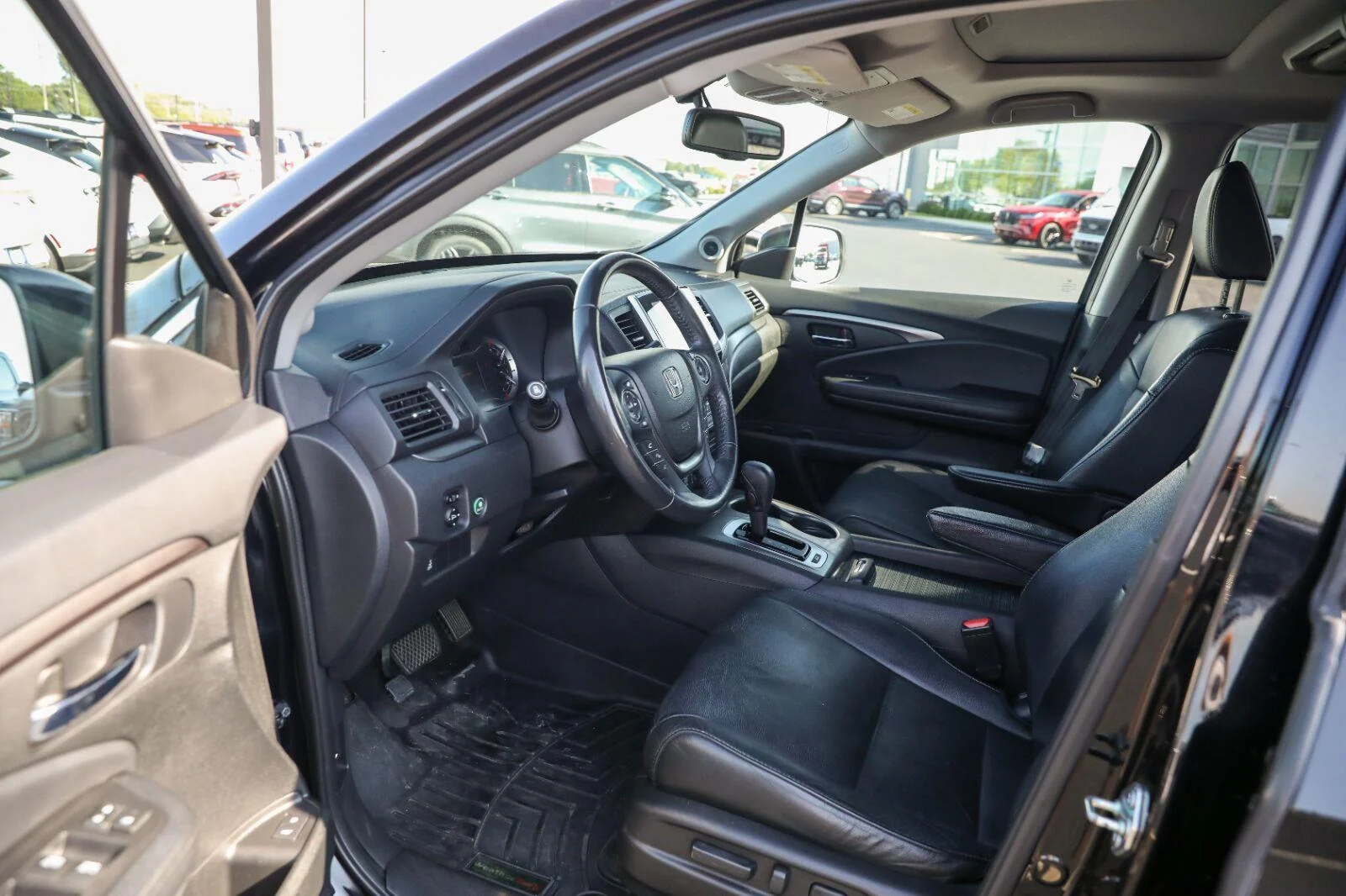 Used 2017 Crystal Black Pearl Honda EX-L image 3