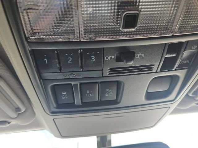 Used 2017 White Toyota  image 34