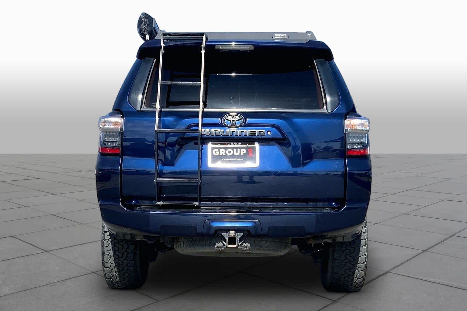 Used 2018 Nautical Blue Metallic Toyota SR5 Premium image 5