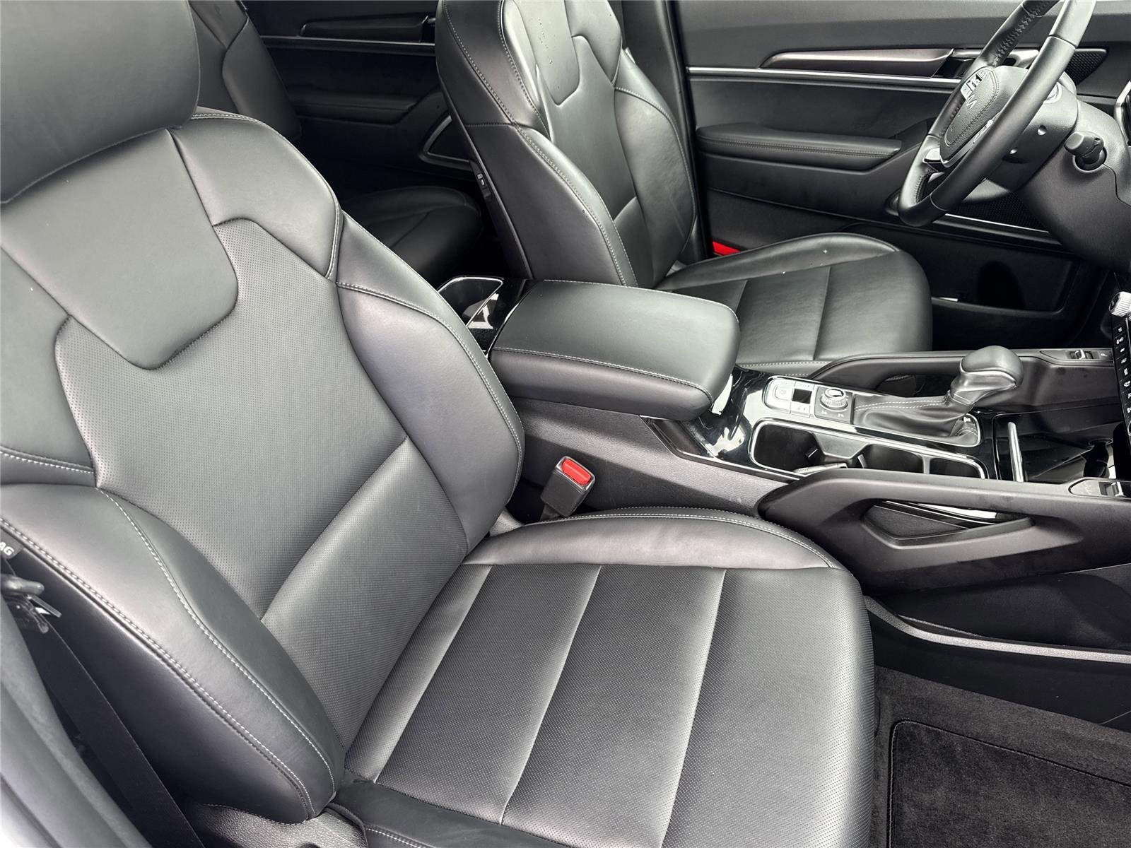Used 2025 Glacial White Pearl Kia S image 11