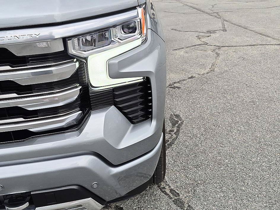 Used 2025 Sterling Gray Metallic Chevrolet High Country image 9