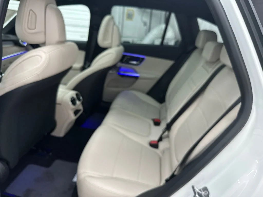 New 2027 White Mercedes-Benz GLC 300 image 23