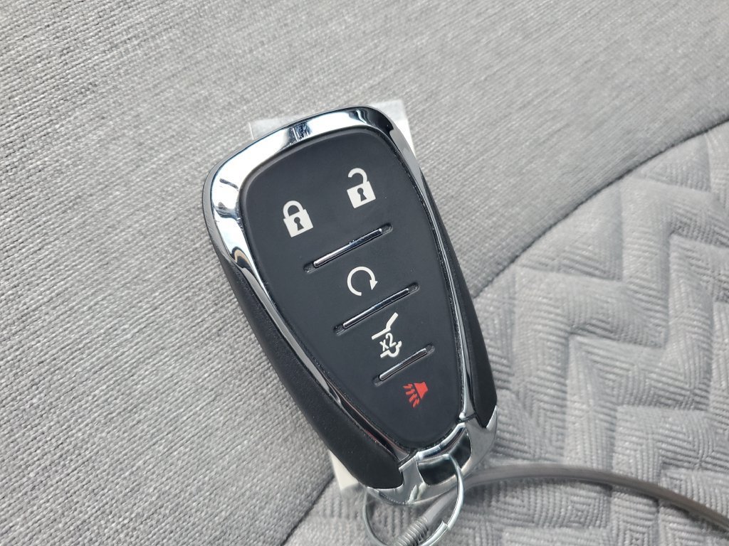 Used 2024 Summit White Chevrolet LT image 27