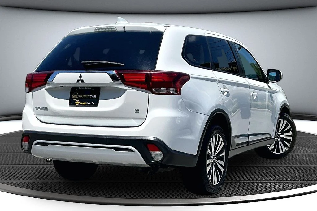 Certified Used 2020  Mitsubishi SE image 6
