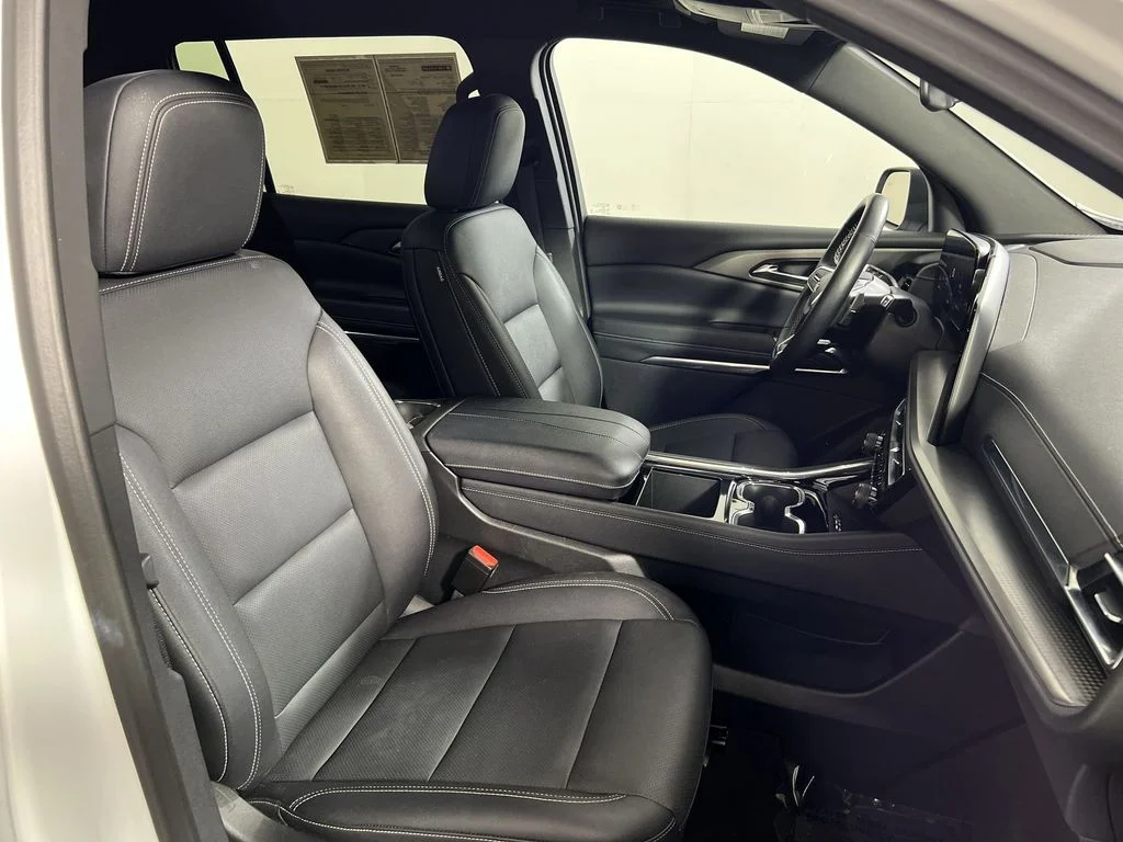 Used 2025 White Chevrolet LT image 26