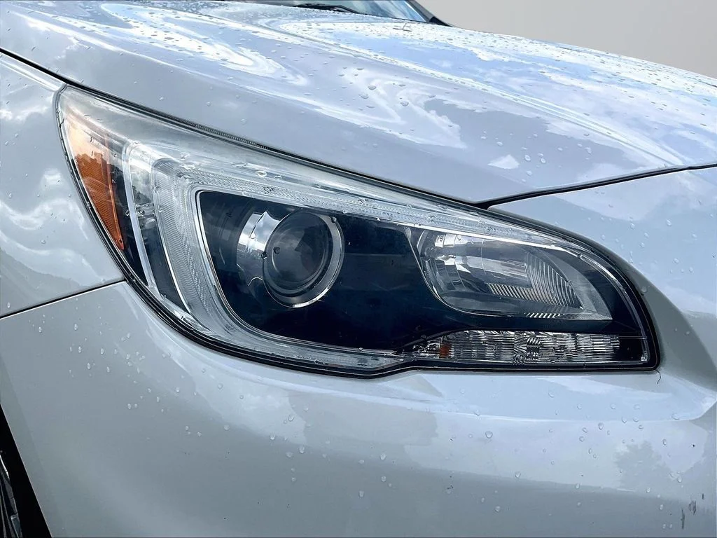 Used 2017 White Subaru 2.5i image 29