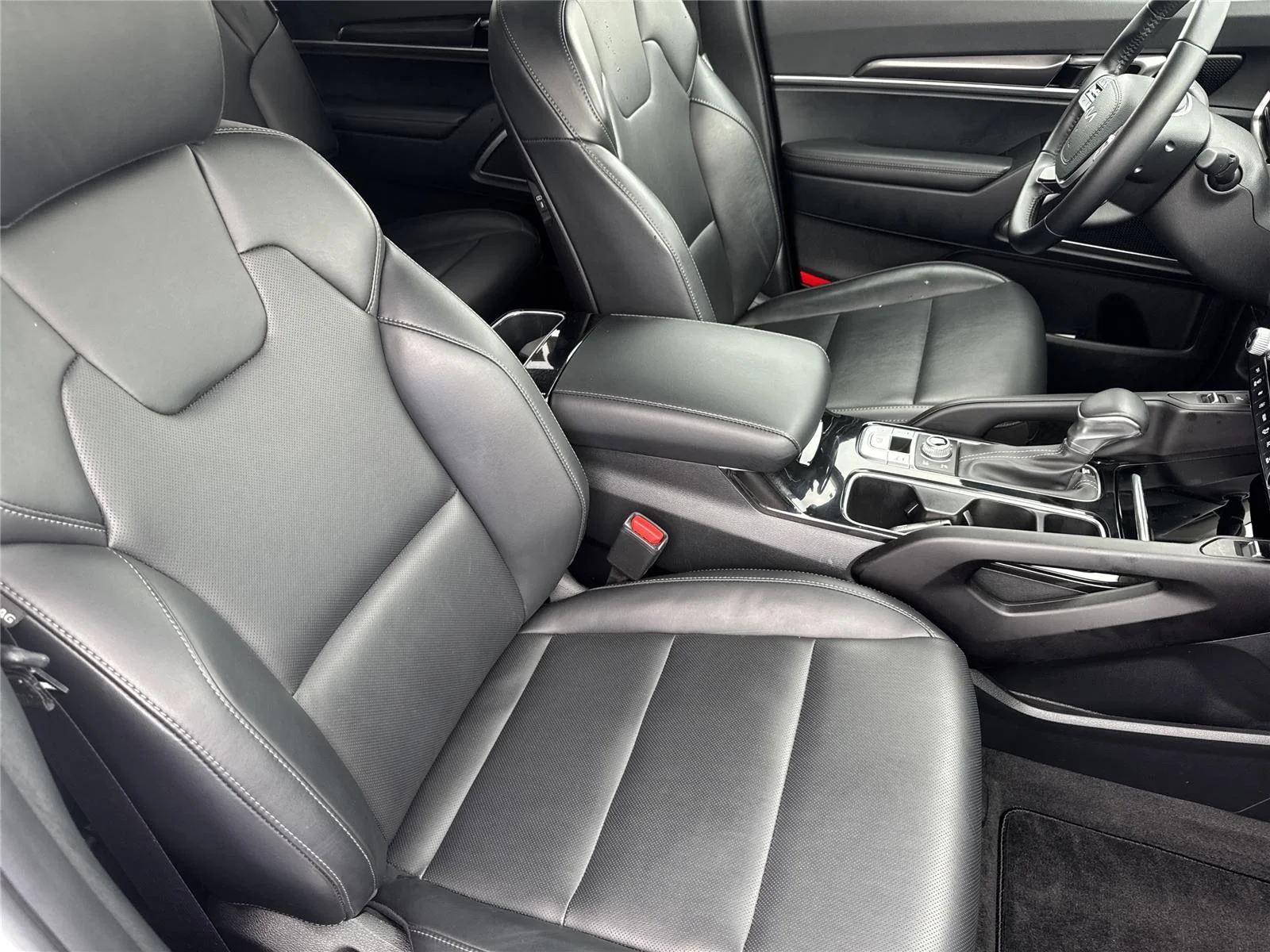 Used 2025 Glacial White Pearl Kia S image 11