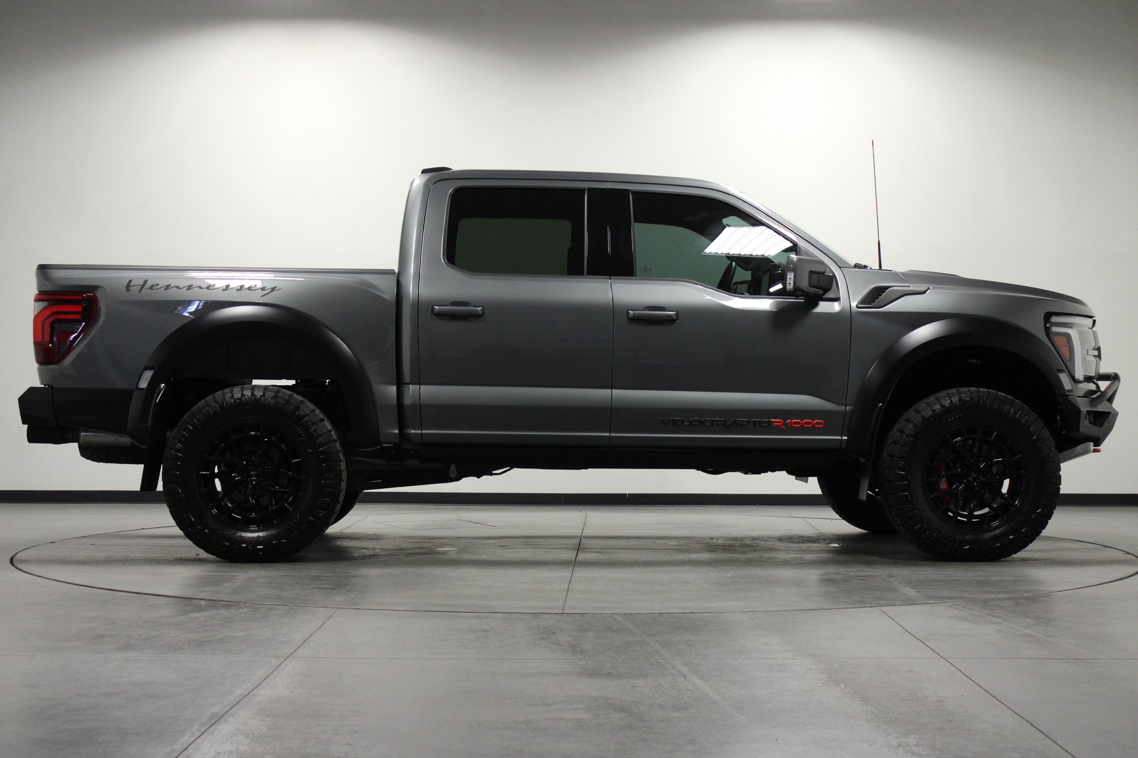 Used 2025 Carbonized Gray Metallic Ford Raptor R image 3