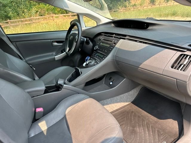 Used 2010 Winter Gray Metallic Toyota I image 24