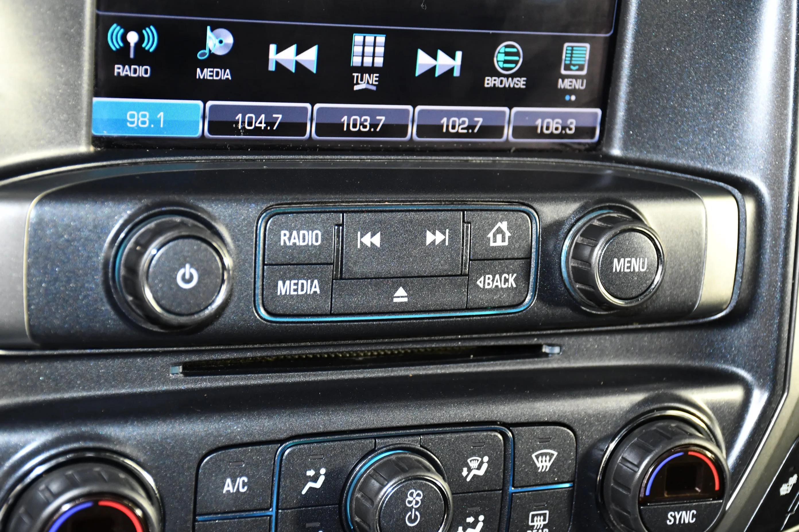 Used 2018 Deep Ocean Blue Metallic Chevrolet LT image 31
