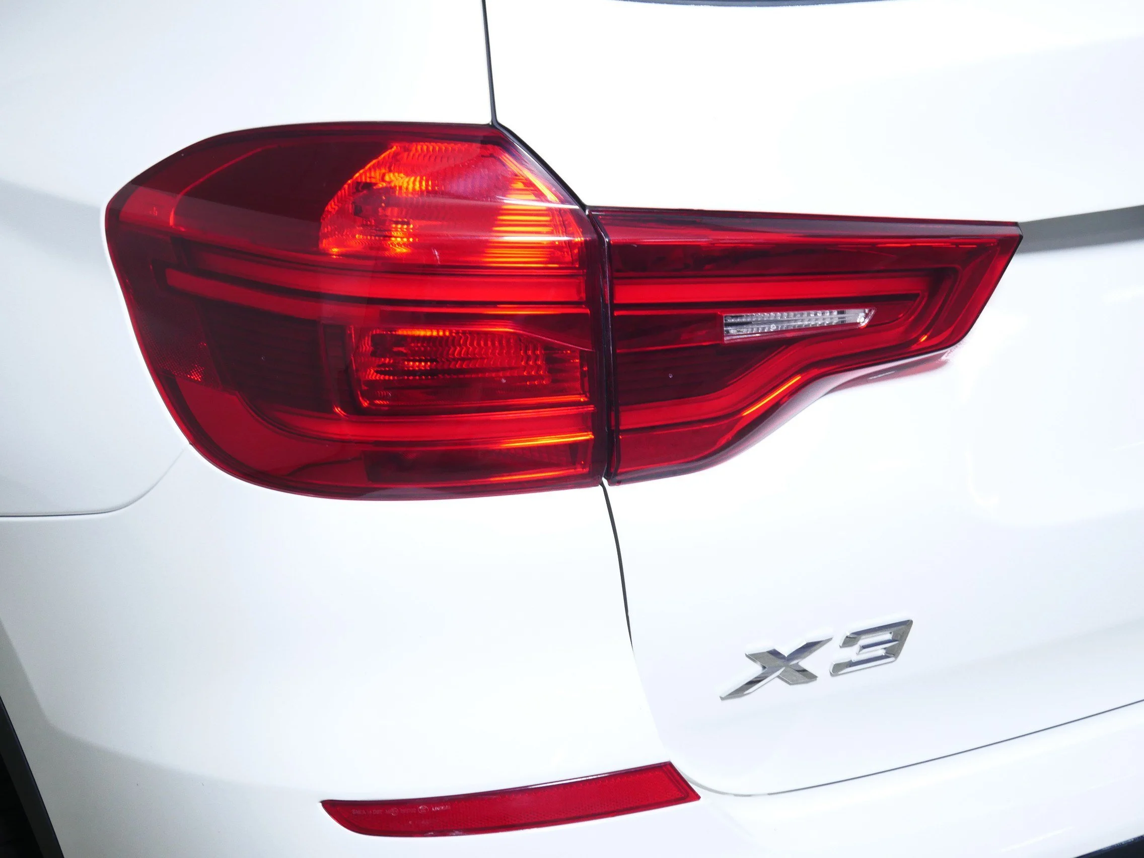 Used 2018 Alpine White BMW xDrive30i image 17