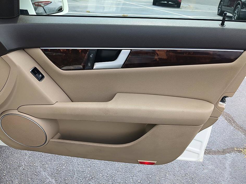 Used 2014 Diamond White Metallic Mercedes-Benz C 250 image 34