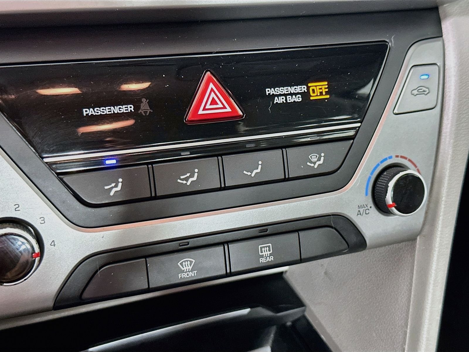 Used 2017 Quartz White Pearl Hyundai SE image 16