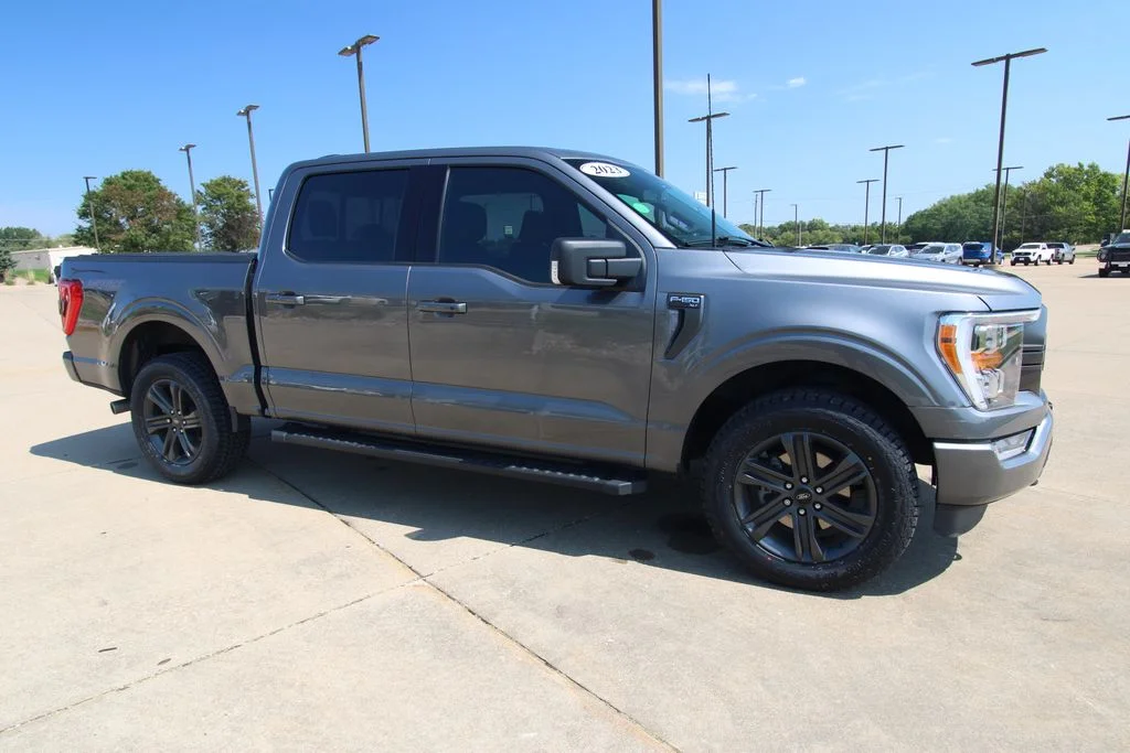Used 2023  Ford XLT image 3