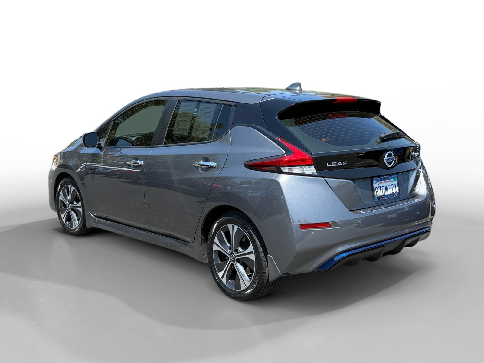 Used 2022 Gun Metallic Nissan SV image 3