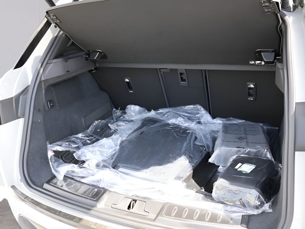 New 2026 Seoul Pearl Silver Land Rover Dynamic image 39