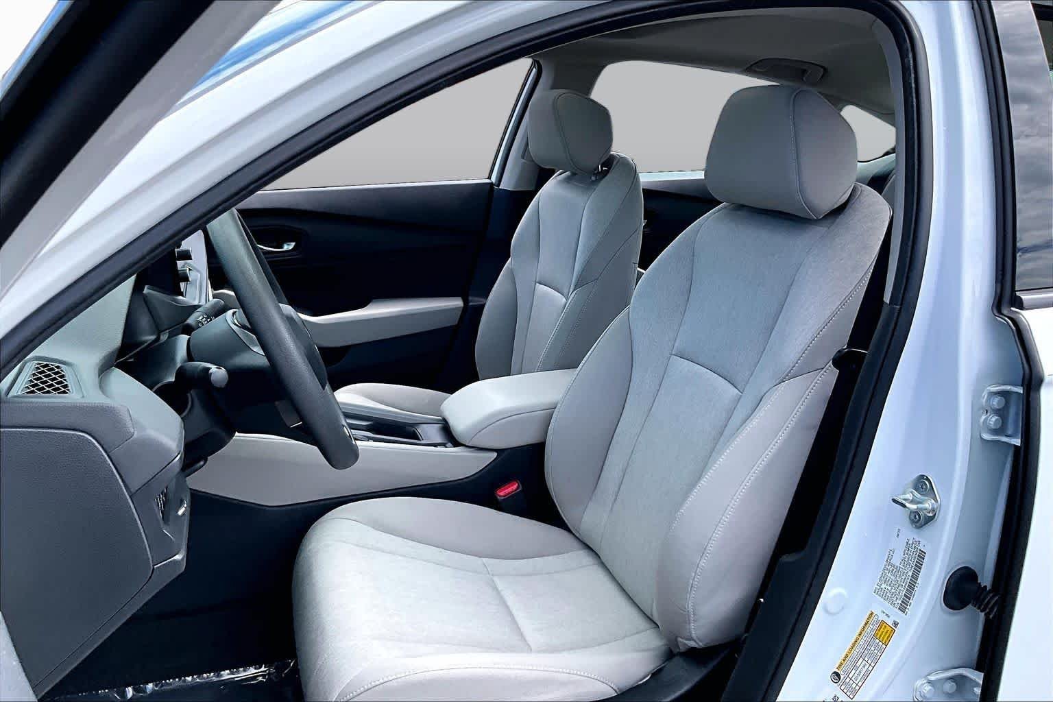 Used 2024 Platinum White Pearl Honda EX image 8