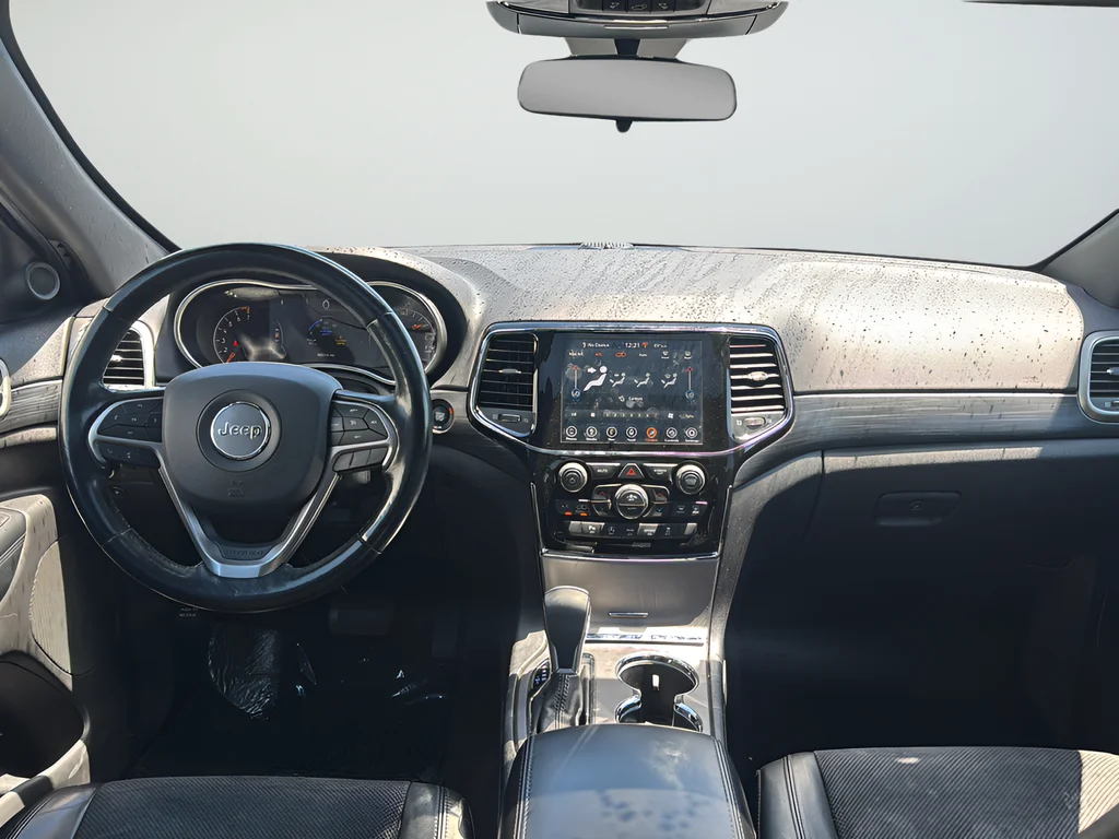 Used 2021 Gray Jeep Laredo X image 9