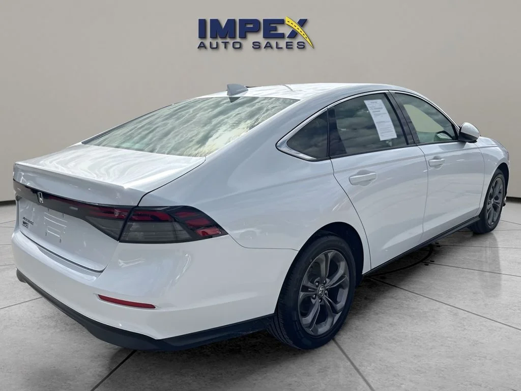 Used 2024 White Honda EX image 5