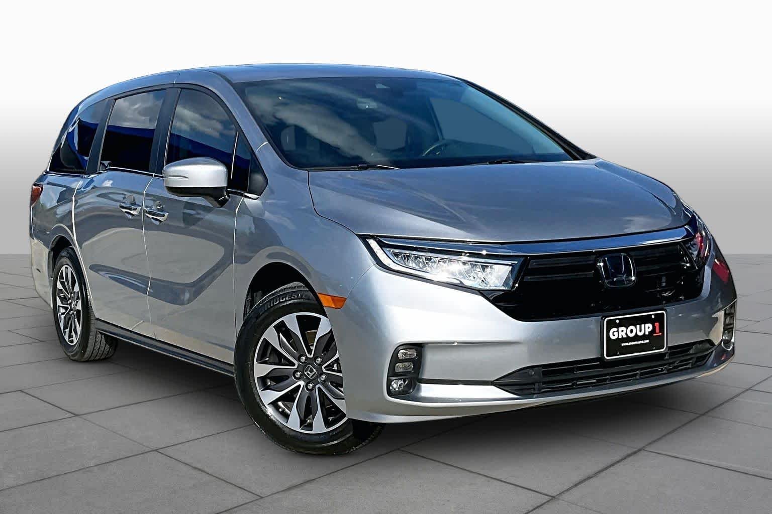 Certified Used 2024 Lunar Silver Metallic Honda EX-L image 3