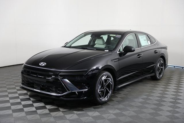 New 2026 Black Hyundai SEL Sport image 2