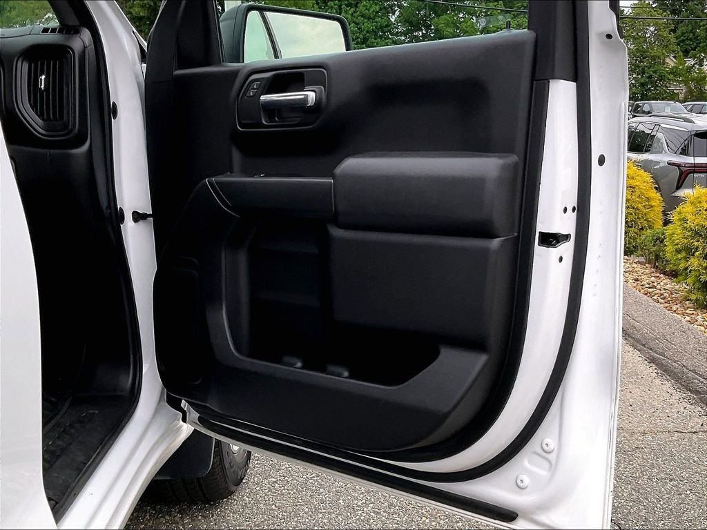 Used 2023 White Chevrolet Custom image 12