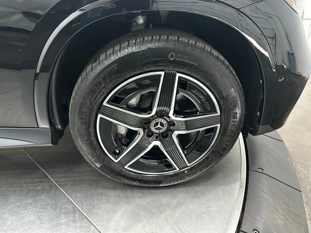 New 2026 Black Mercedes-Benz GLC 300 image 9