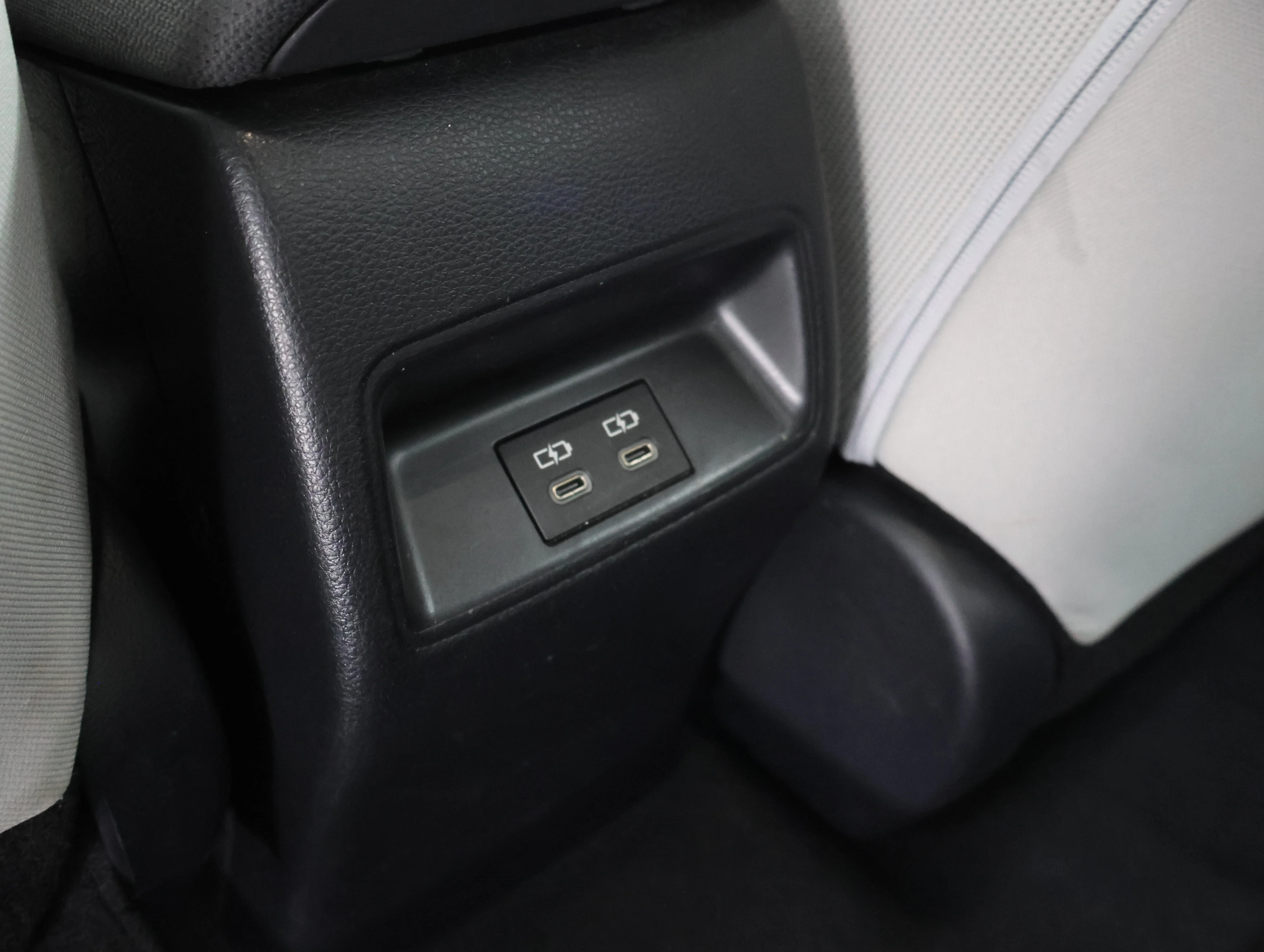 Used 2024 Ice Cap Toyota LE image 33