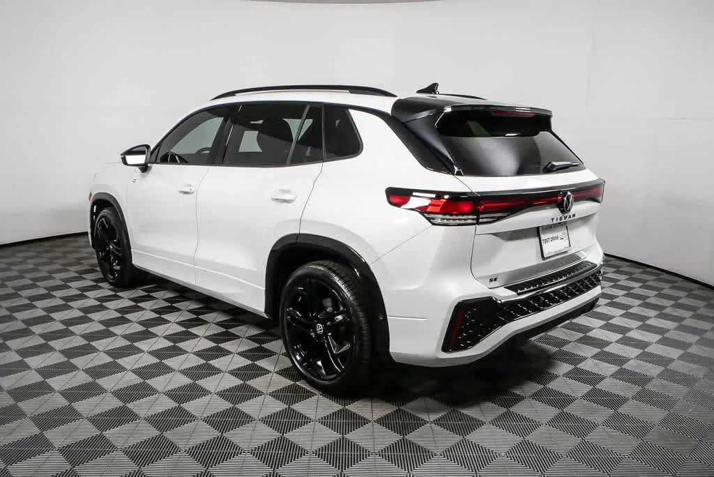 New 2026 Opal White Pearl Volkswagen SE R-Line Black image 29