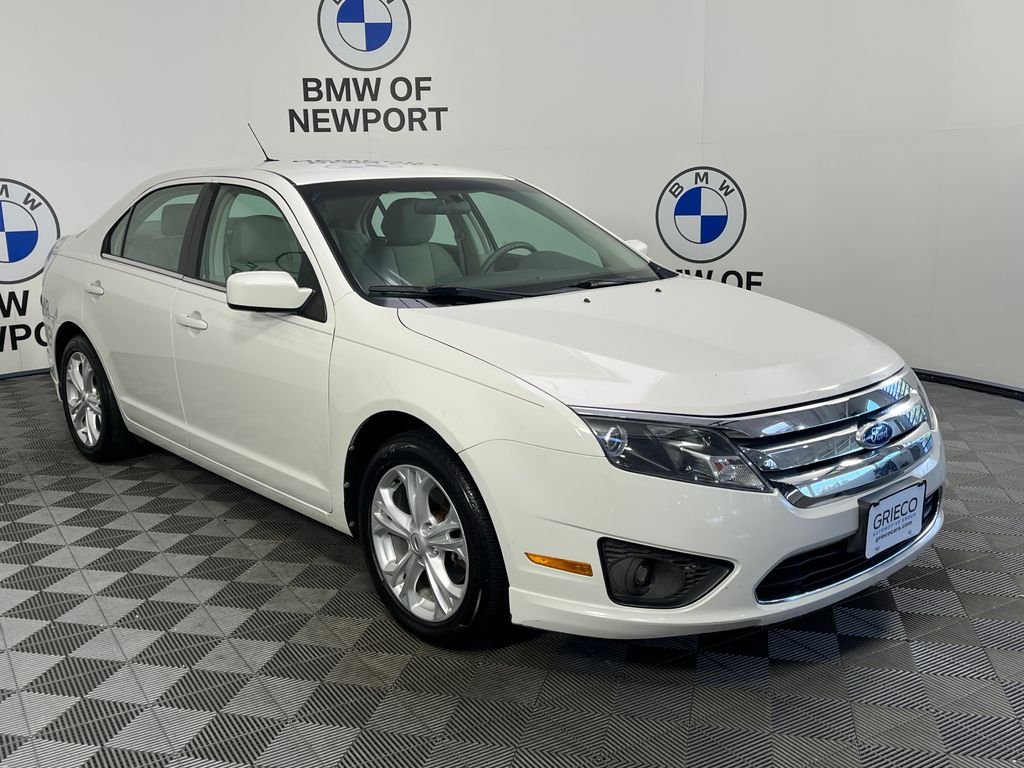 Used 2012 White Ford SE image 1
