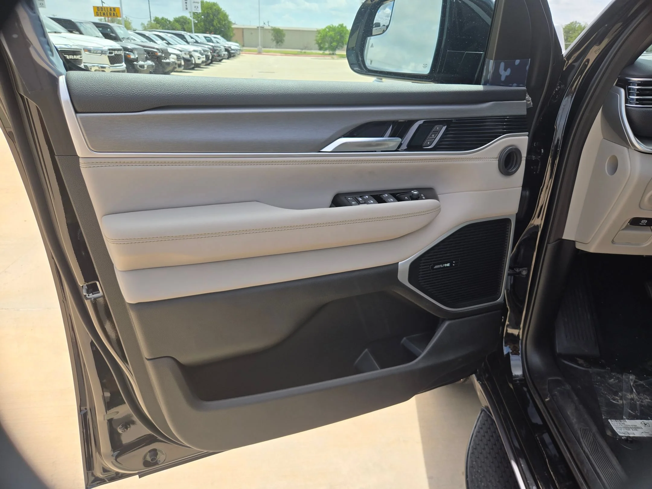 New 2026 High Gloss Black Exterior Paint Jeep  image 12
