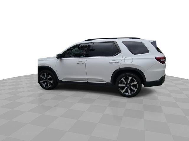 Used 2023 White Honda Touring image 6