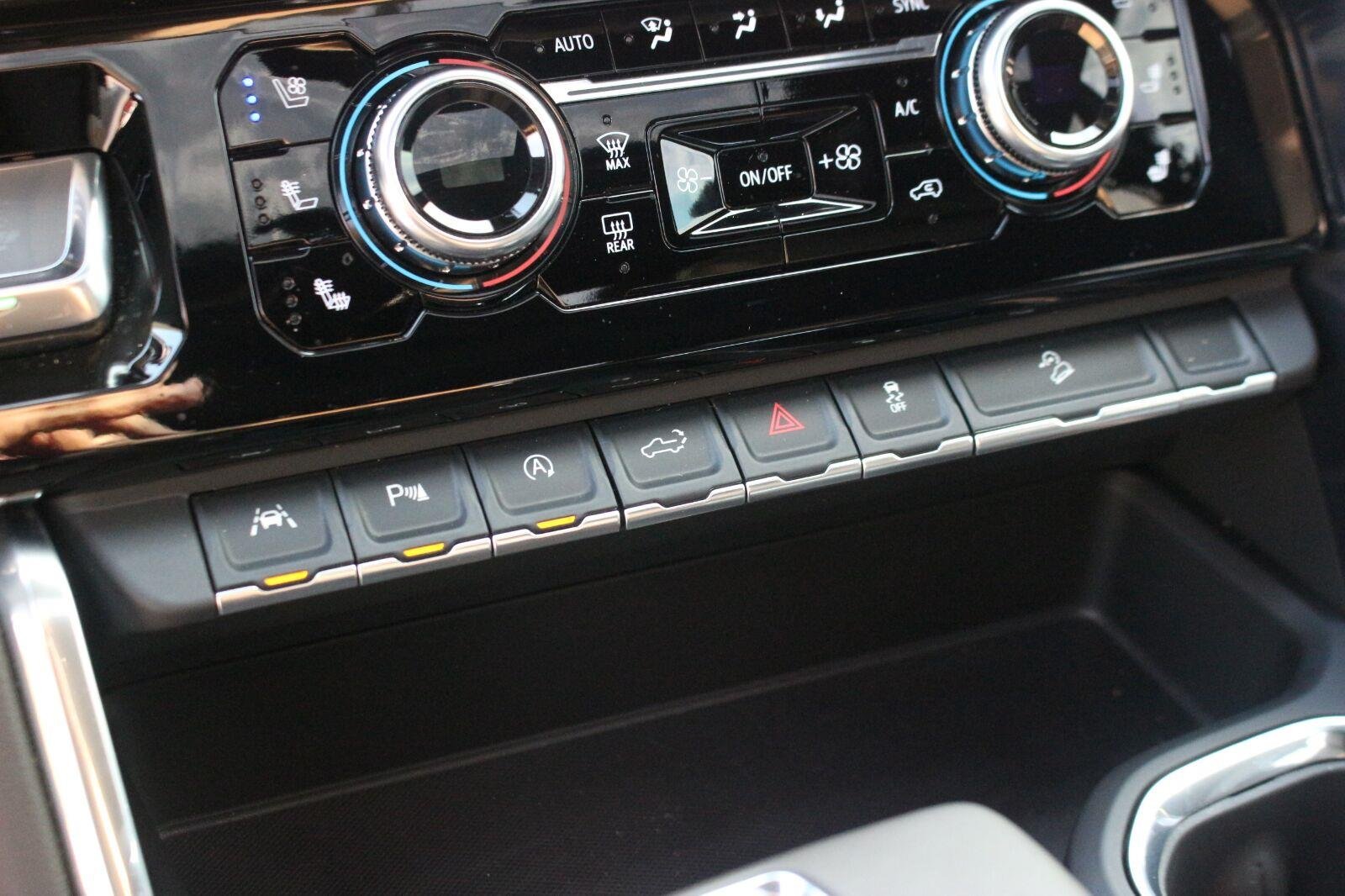 Used 2025 Onyx Black GMC Denali image 27