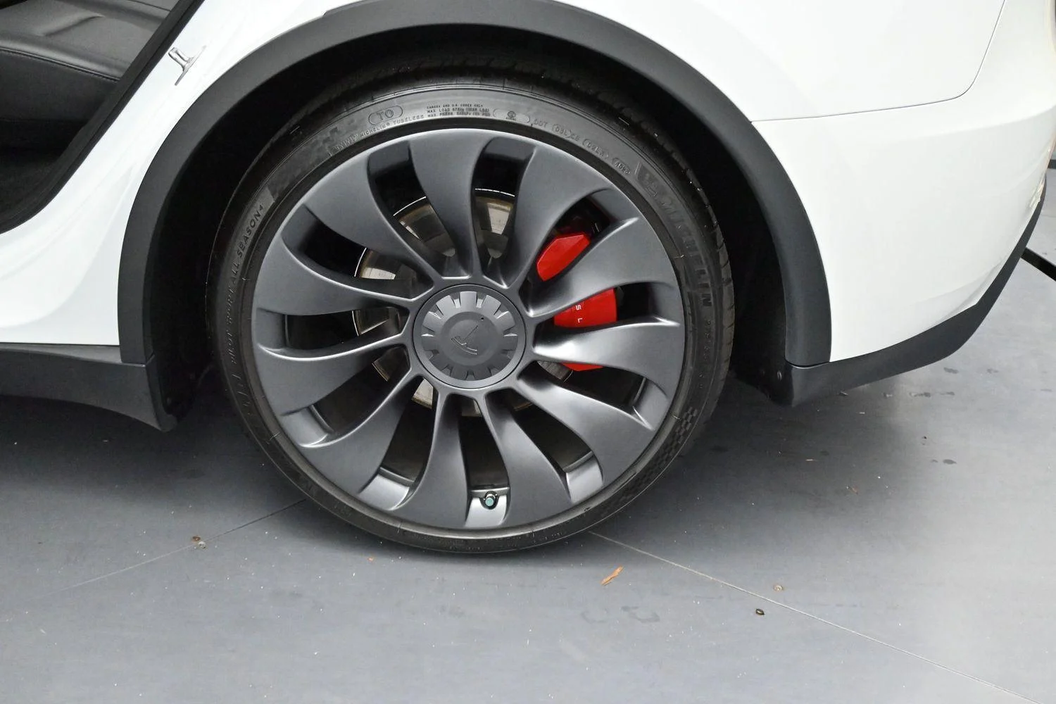 Used 2023  Tesla Performance image 32